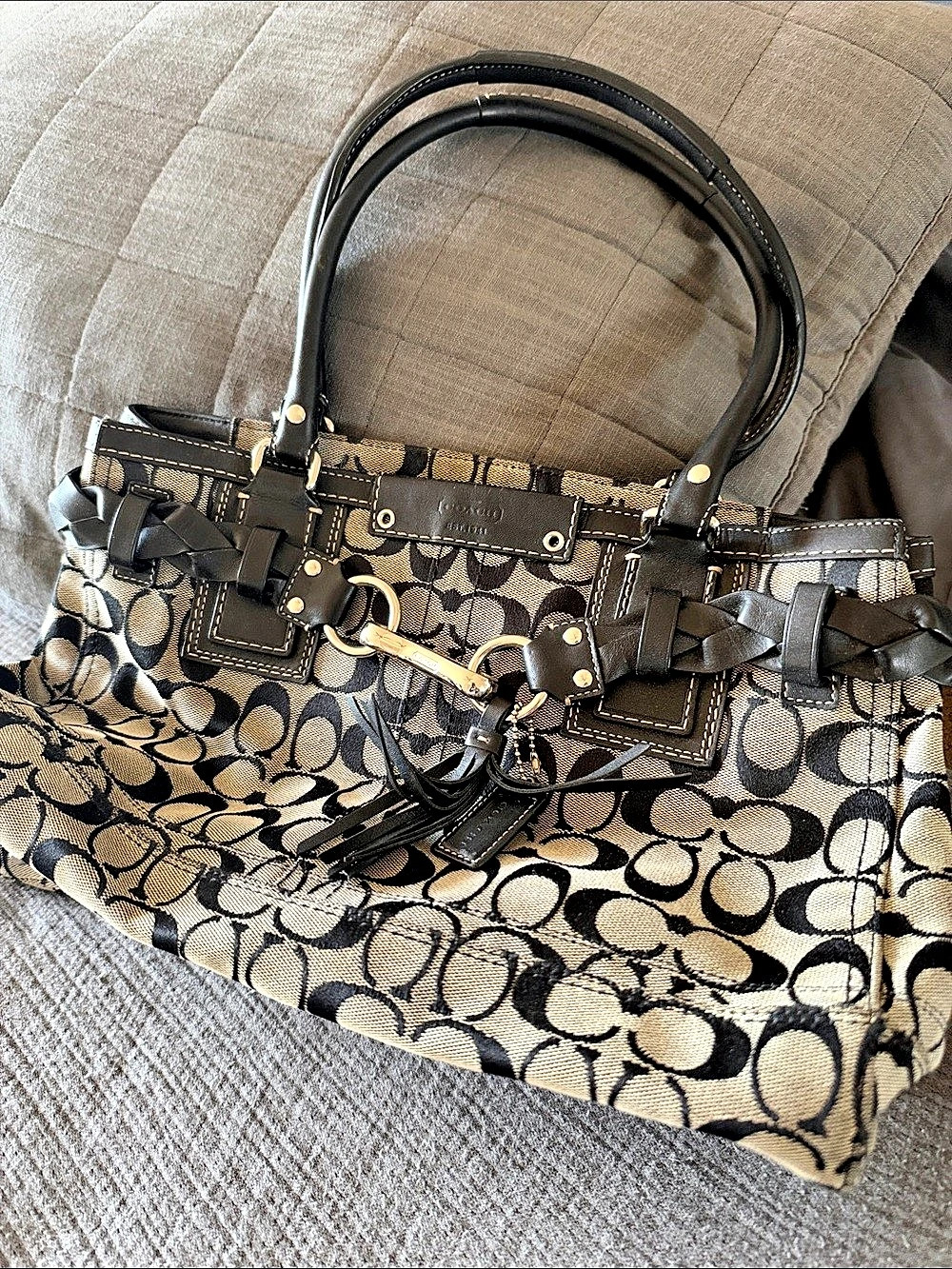 Coach Hamptons Signature Carryall Signature Tote in Brown & Black